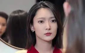 总裁夫人喜欢摆摊海报